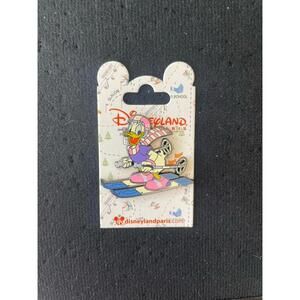 Disneyland Paris daisy skiing pin